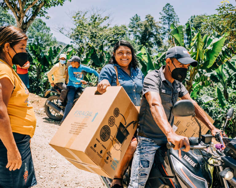 Distributing water filters, Honduras